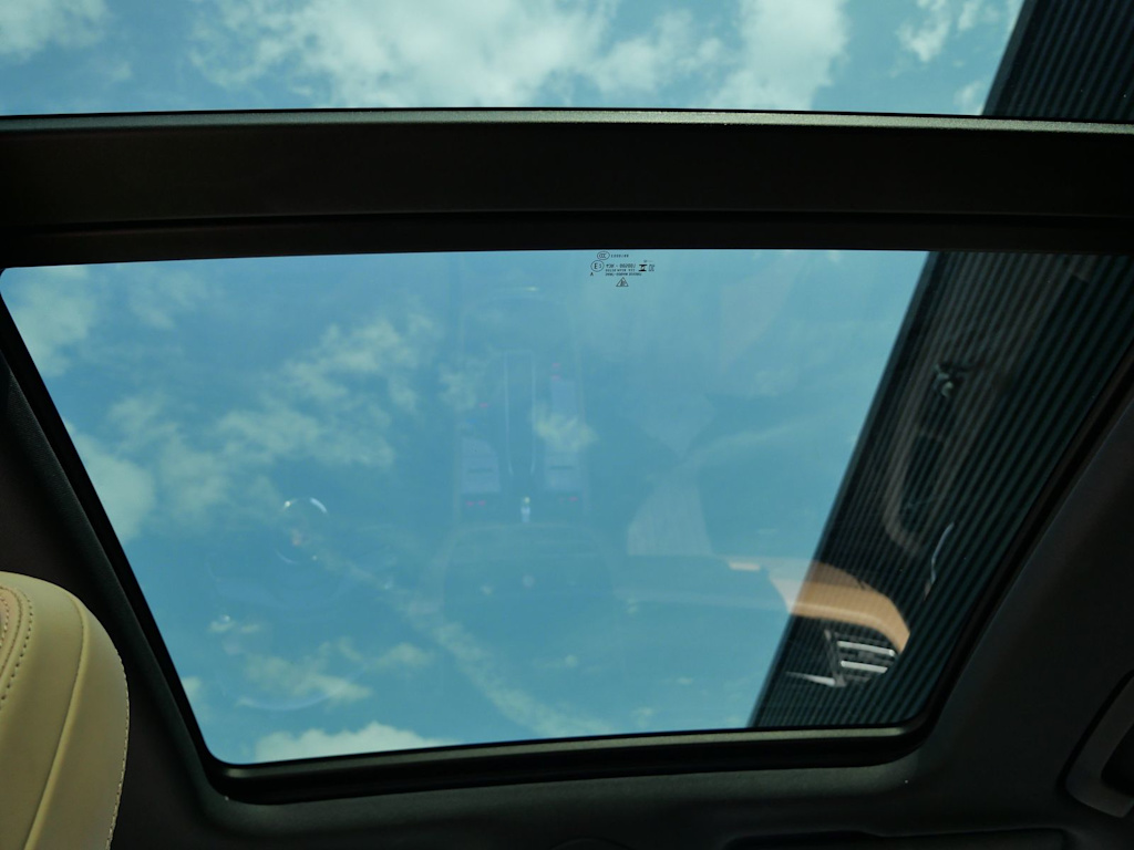 Thumbnail: 2026 Porsche Macan - 17