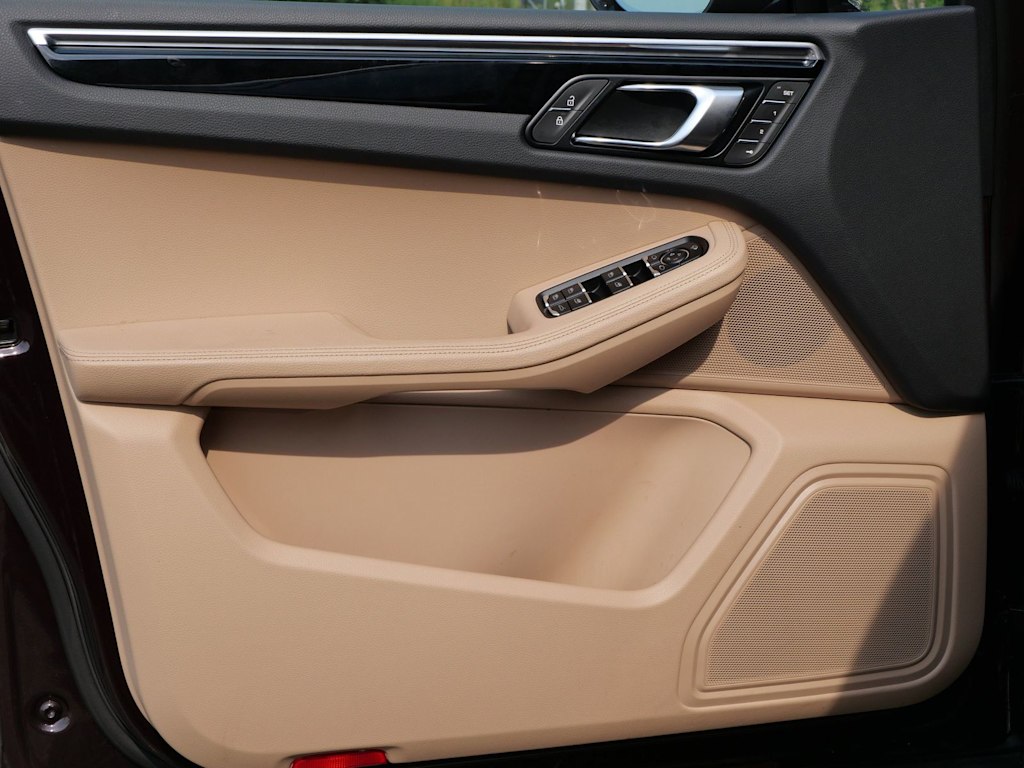 Thumbnail: 2026 Porsche Macan - 13