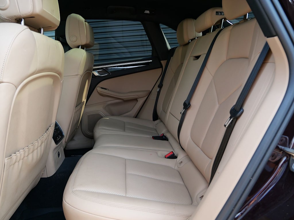 Thumbnail: 2026 Porsche Macan - 7