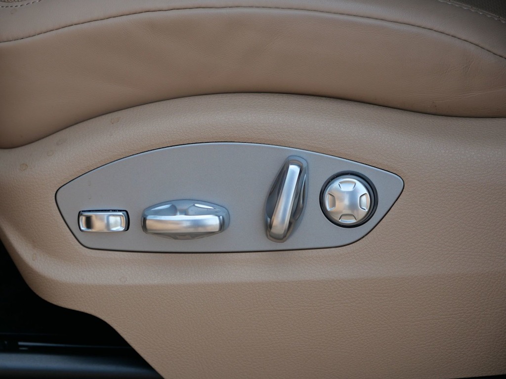Thumbnail: 2026 Porsche Macan - 14