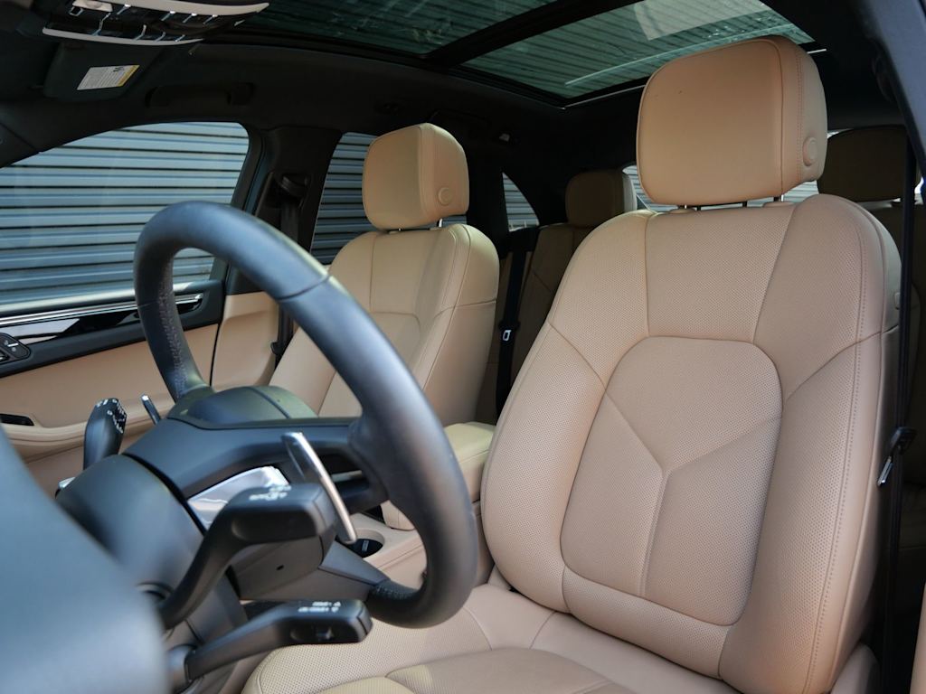 Thumbnail: 2026 Porsche Macan - 6