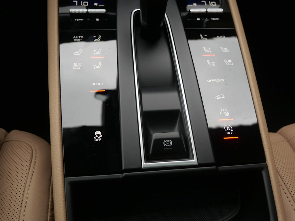 Thumbnail: 2026 Porsche Macan - 9