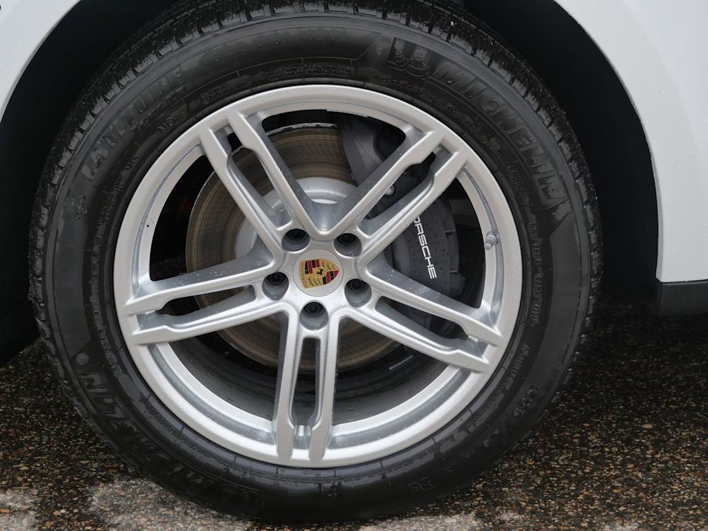 Thumbnail: 2026 Porsche Macan - 5