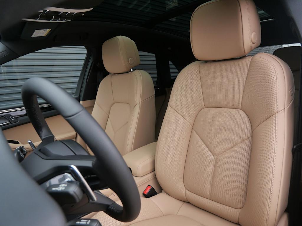Thumbnail: 2026 Porsche Macan - 7