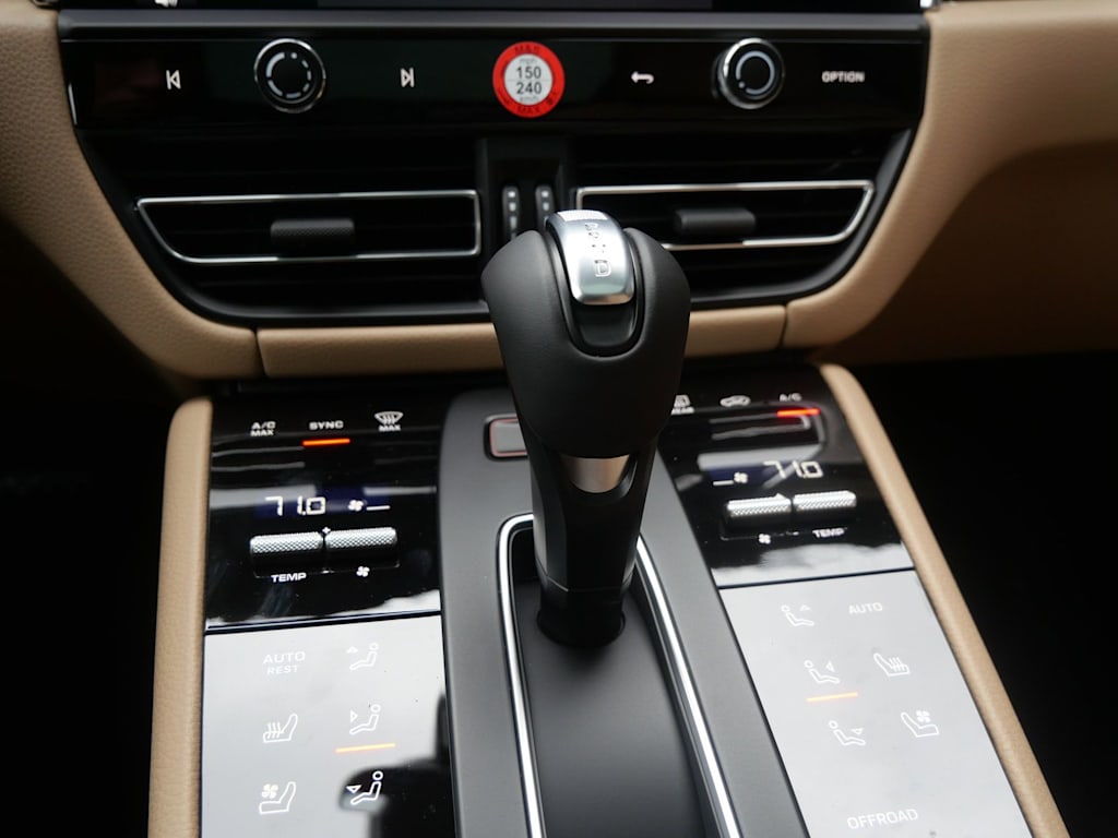 Thumbnail: 2026 Porsche Macan - 19