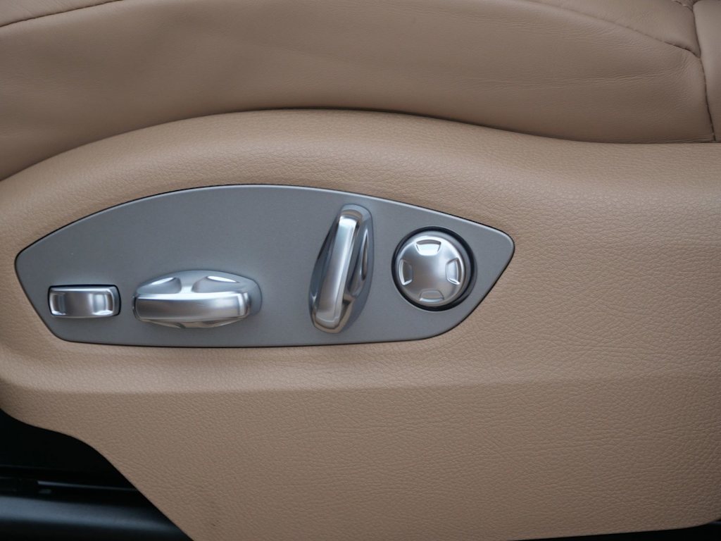 Thumbnail: 2026 Porsche Macan - 15