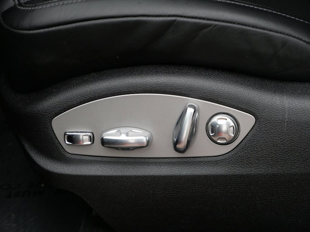 Thumbnail: 2026 Porsche Macan - 13