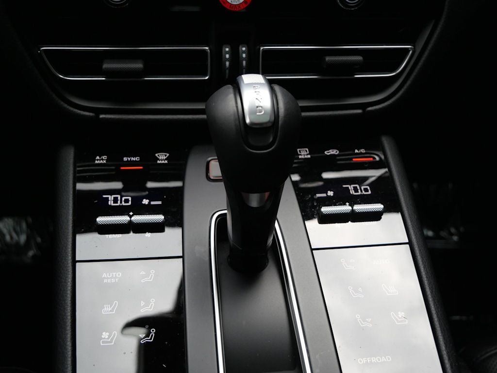 Thumbnail: 2026 Porsche Macan - 18