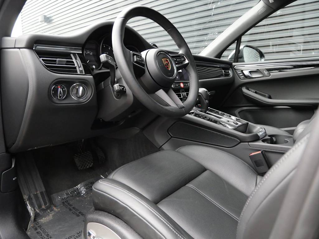 Thumbnail: 2026 Porsche Macan - 2
