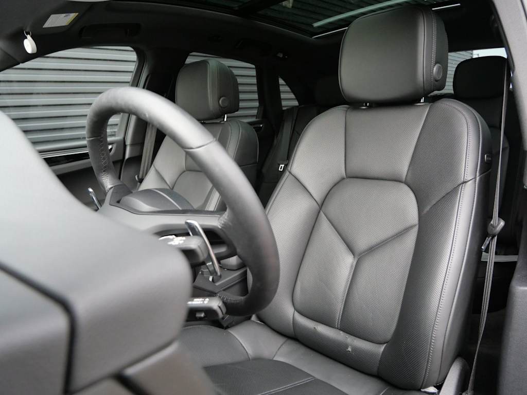 Thumbnail: 2026 Porsche Macan - 8