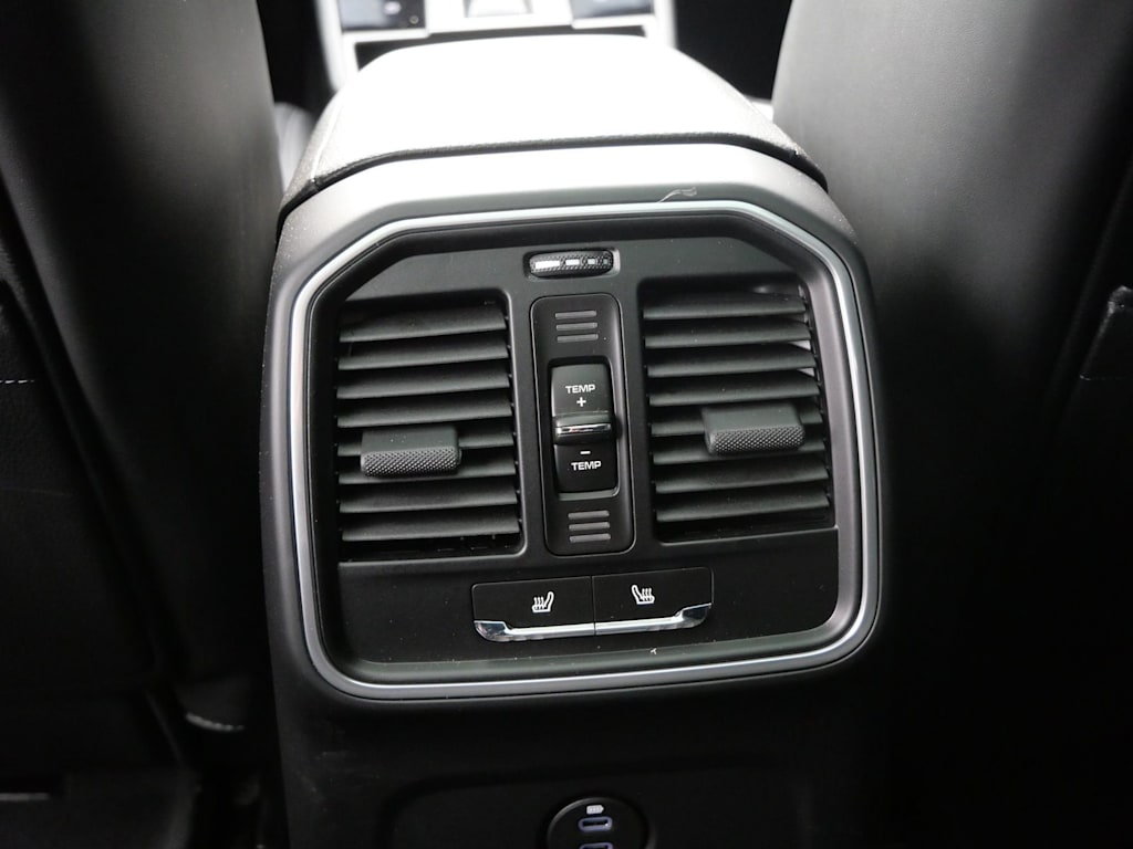 Thumbnail: 2026 Porsche Macan - 15