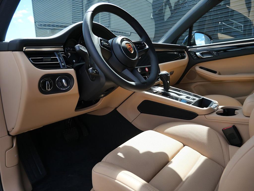 Thumbnail: 2026 Porsche Macan - 2