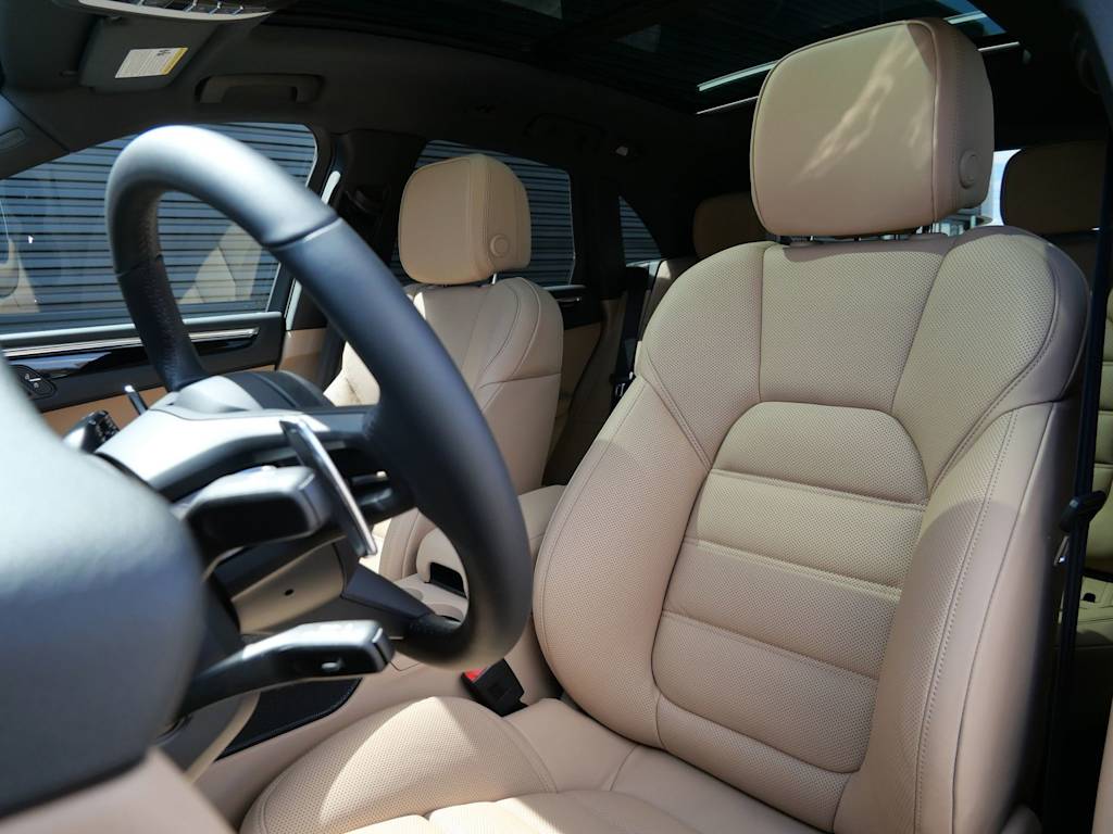 Thumbnail: 2026 Porsche Macan - 6