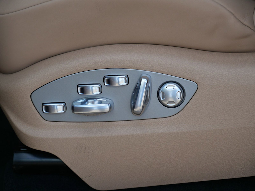 Thumbnail: 2026 Porsche Macan - 16