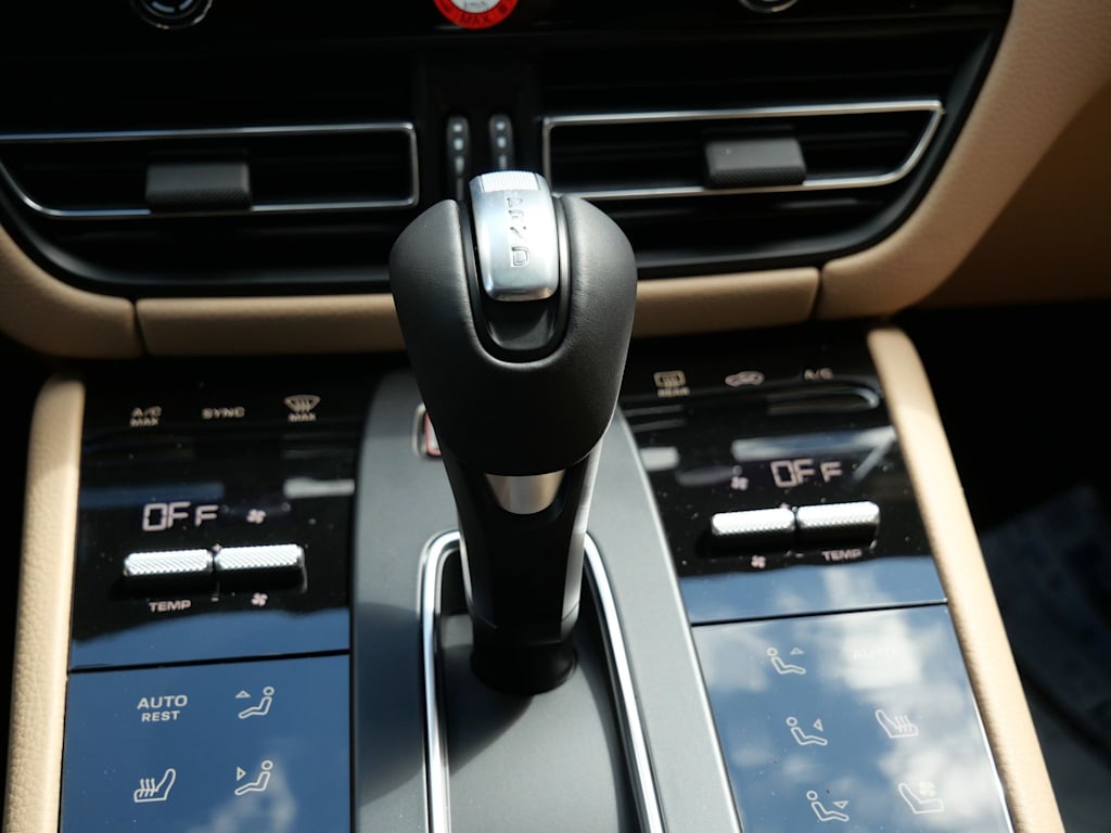 Thumbnail: 2026 Porsche Macan - 20