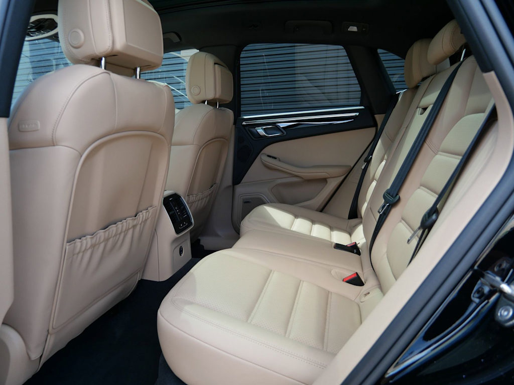 Thumbnail: 2026 Porsche Macan - 7