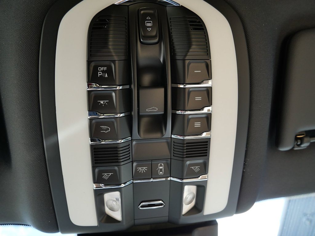 Thumbnail: 2026 Porsche Macan - 28