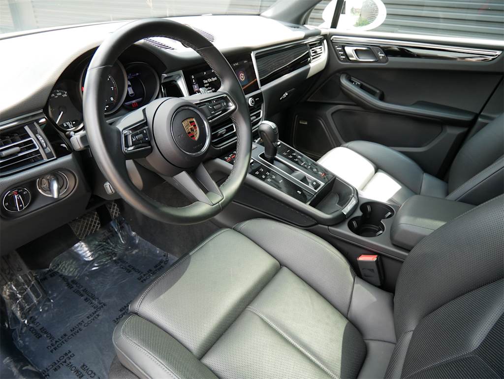 Thumbnail: 2024 Porsche Macan - 2