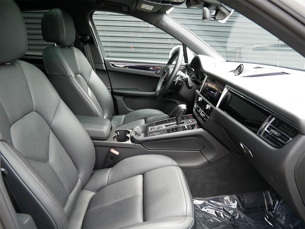 Thumbnail: 2024 Porsche Macan - 9
