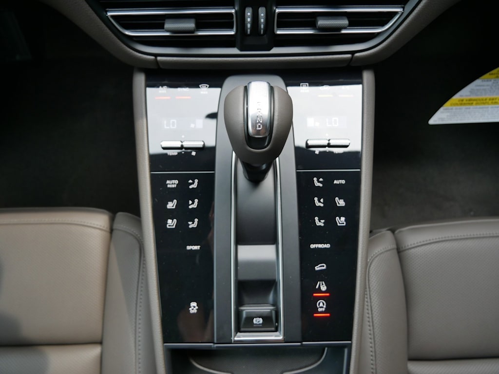 Thumbnail: 2024 Porsche Macan - 9