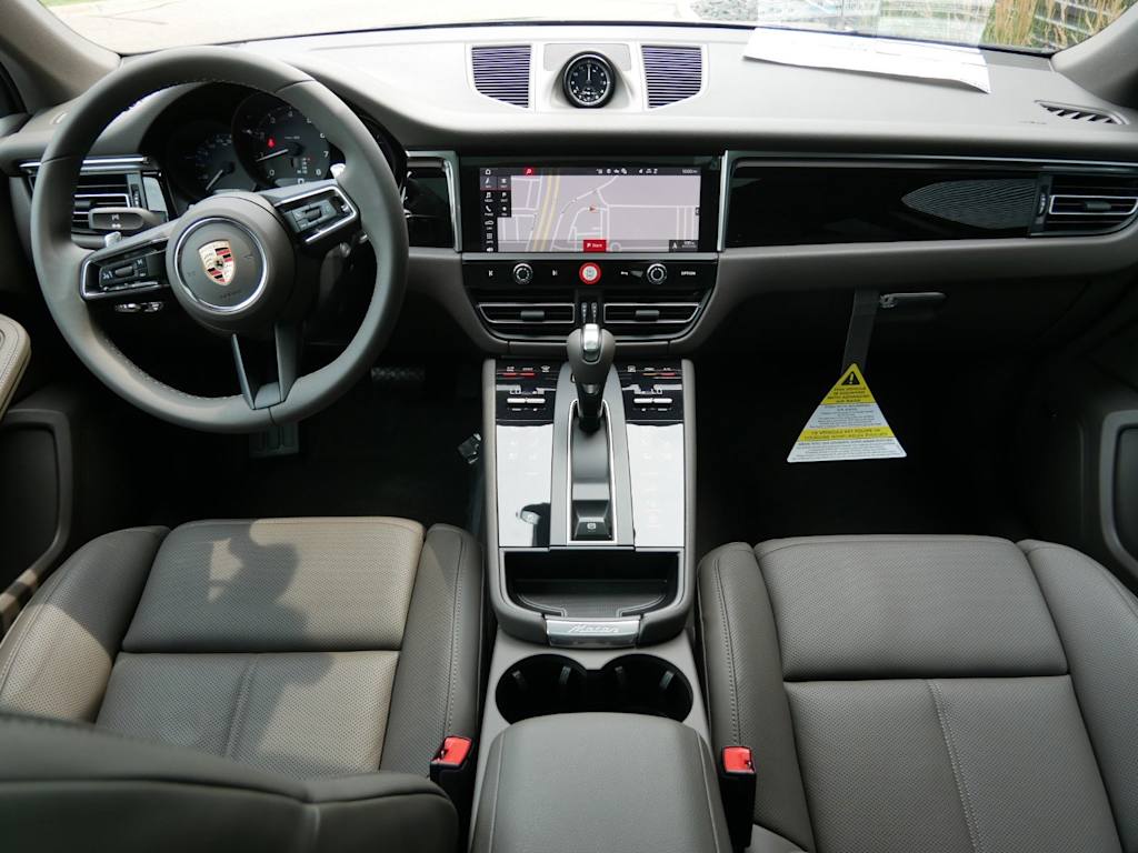 Thumbnail: 2024 Porsche Macan - 2
