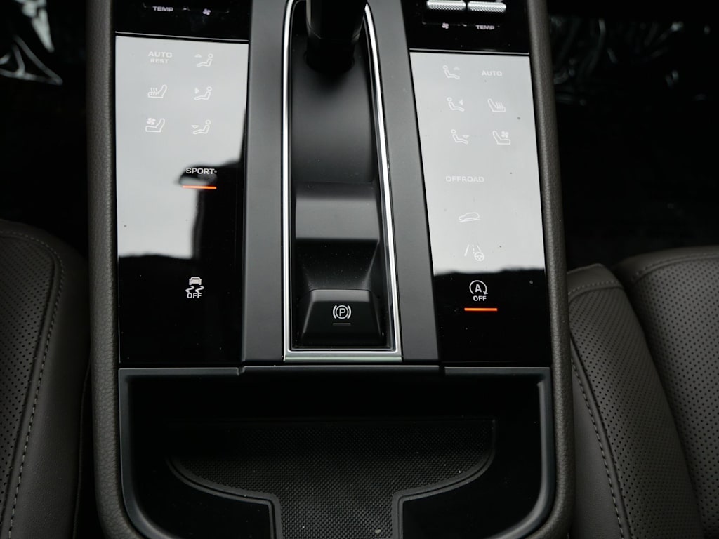 Thumbnail: 2025 Porsche Macan - 18