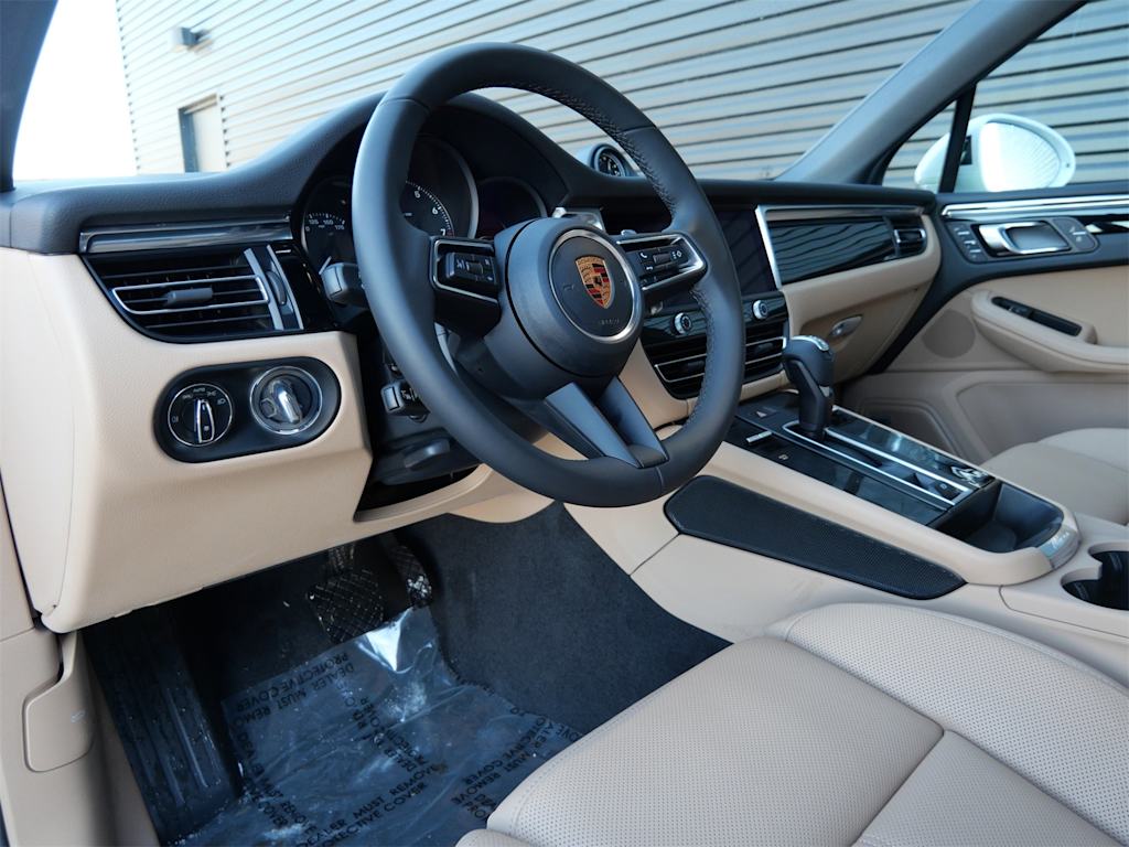 Thumbnail: 2026 Porsche Macan - 2