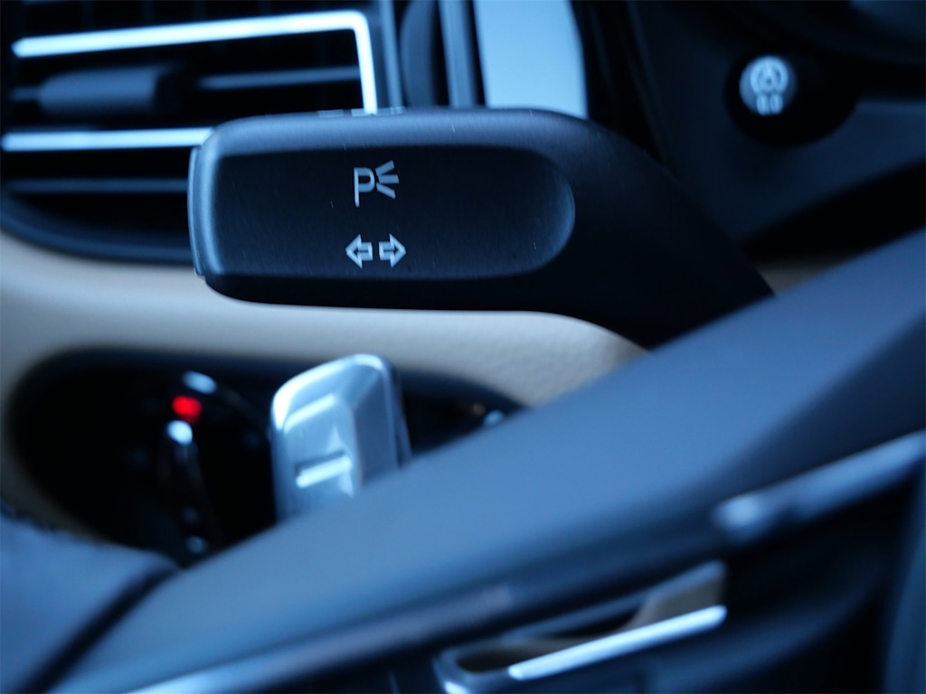 Thumbnail: 2026 Porsche Macan - 9