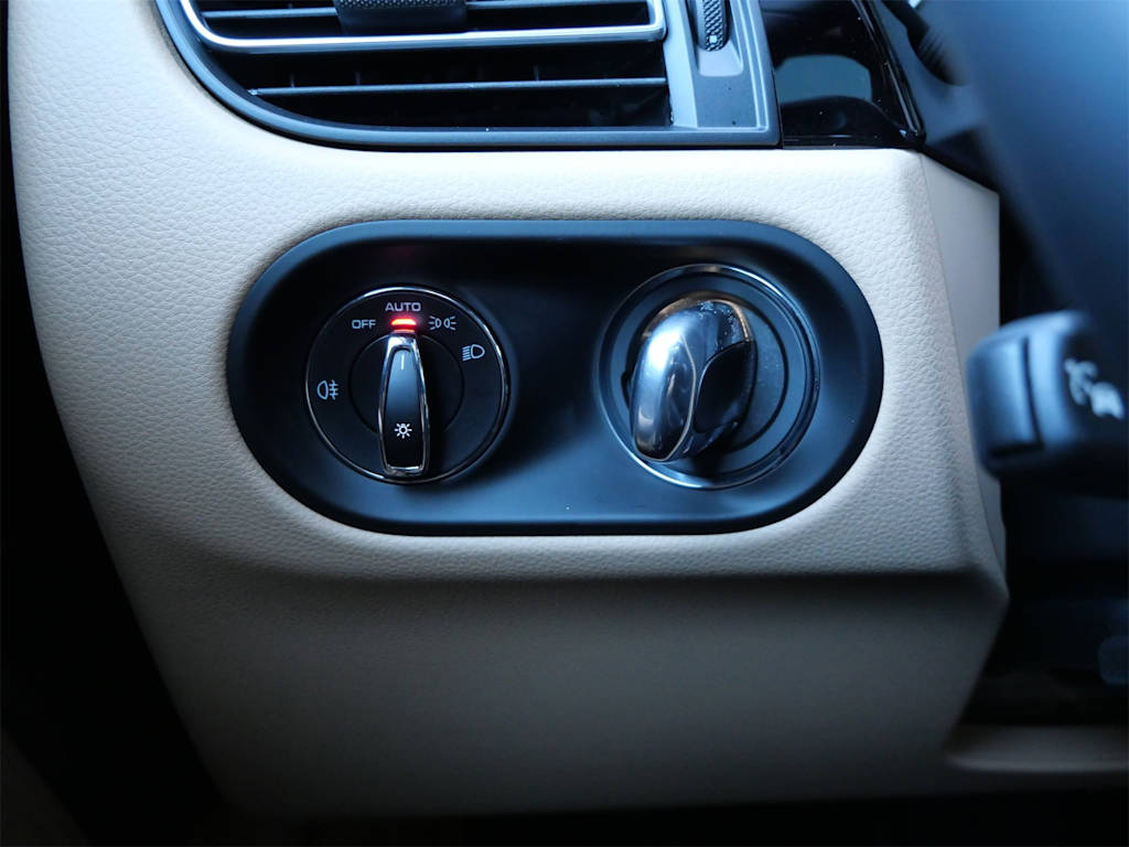 Thumbnail: 2026 Porsche Macan - 19