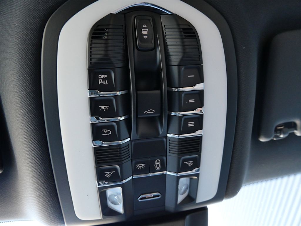 Thumbnail: 2026 Porsche Macan - 27