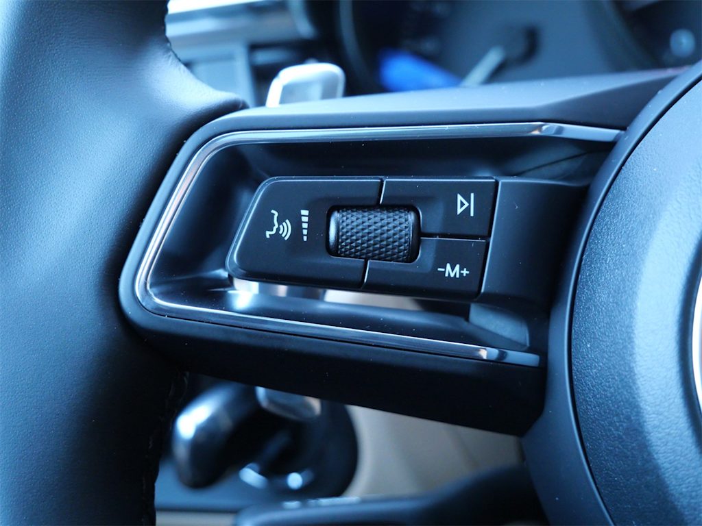 Thumbnail: 2026 Porsche Macan - 21