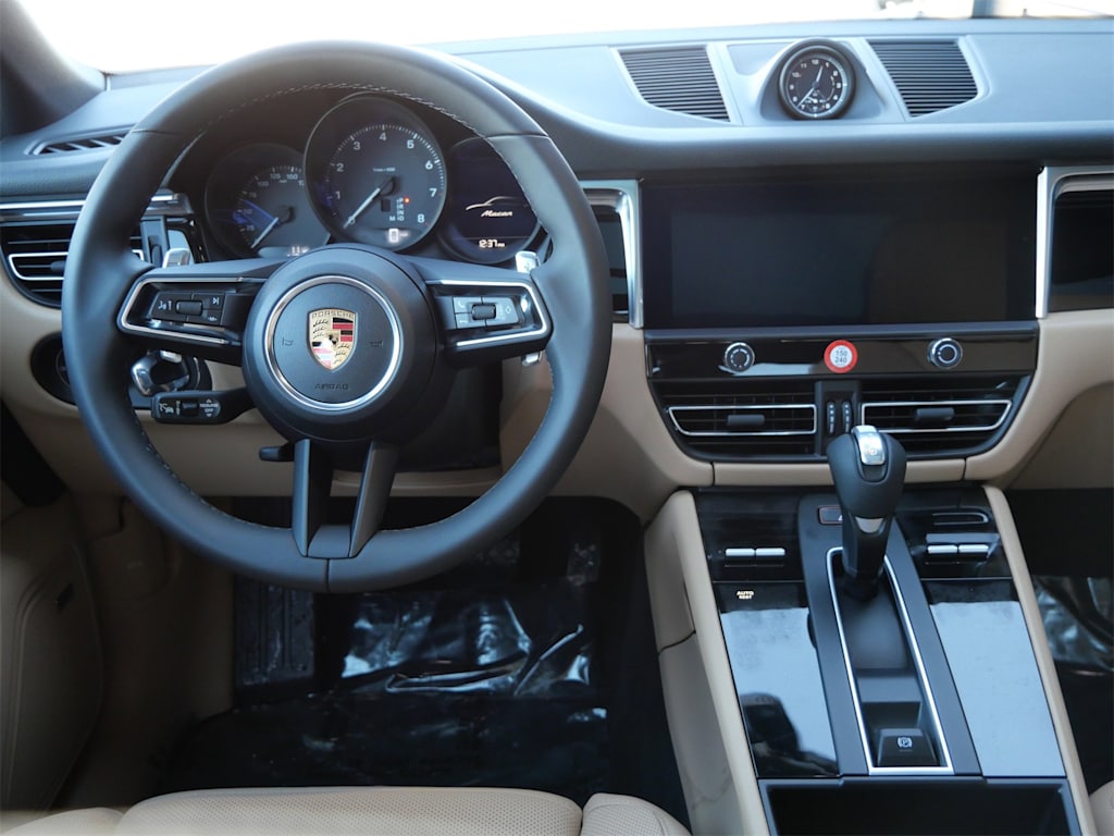 Thumbnail: 2026 Porsche Macan - 5