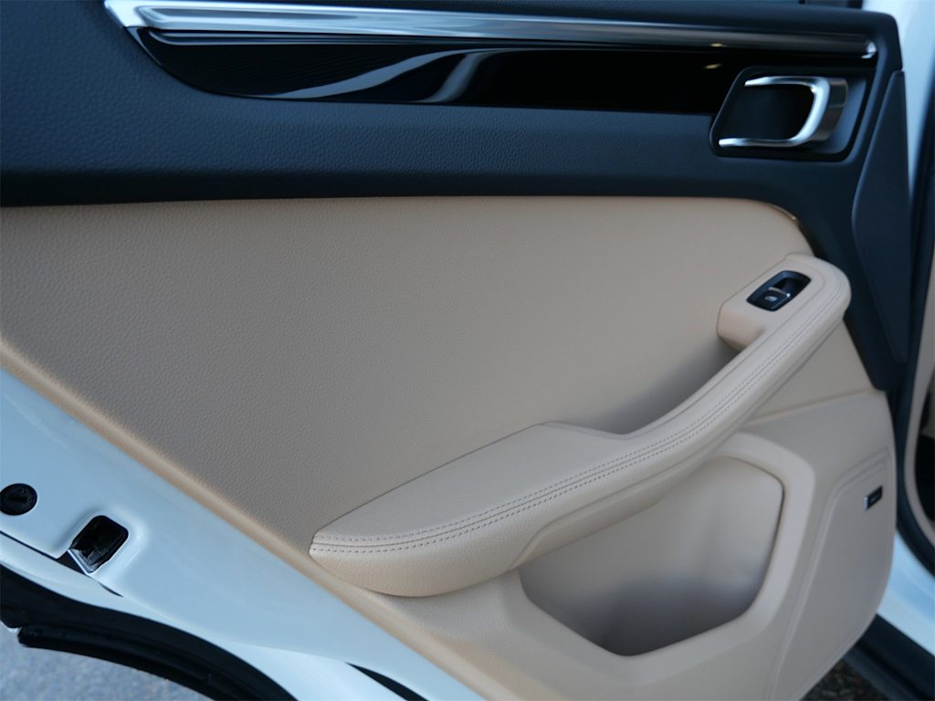 Thumbnail: 2026 Porsche Macan - 16