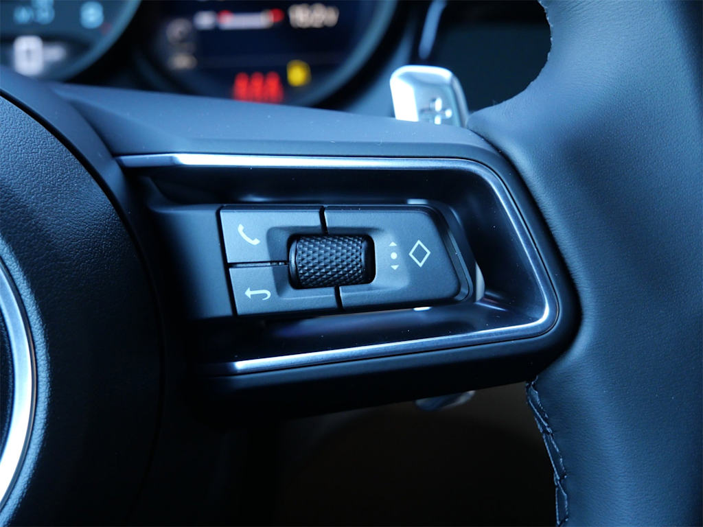 Thumbnail: 2026 Porsche Macan - 22