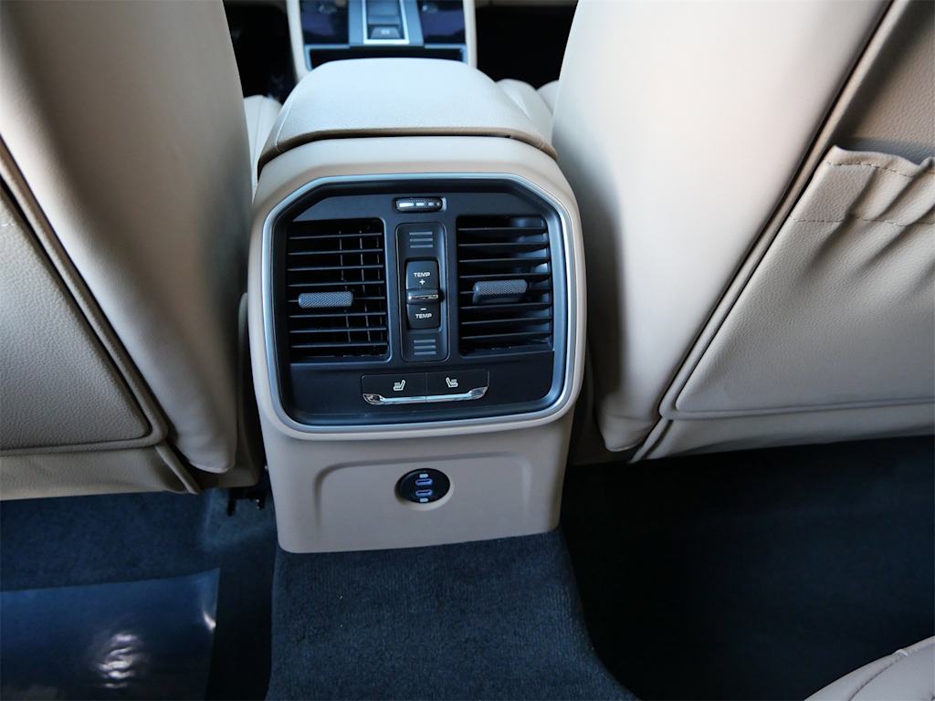 Thumbnail: 2026 Porsche Macan - 17