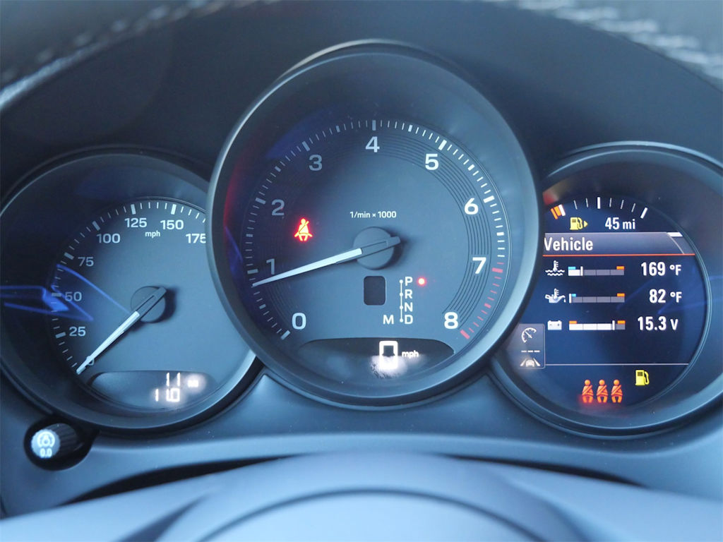 Thumbnail: 2026 Porsche Macan - 10