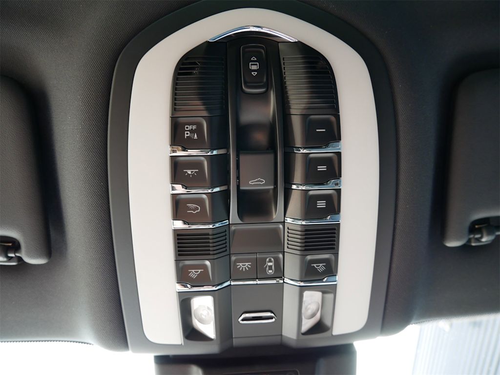 Thumbnail: 2025 Porsche Macan - 22