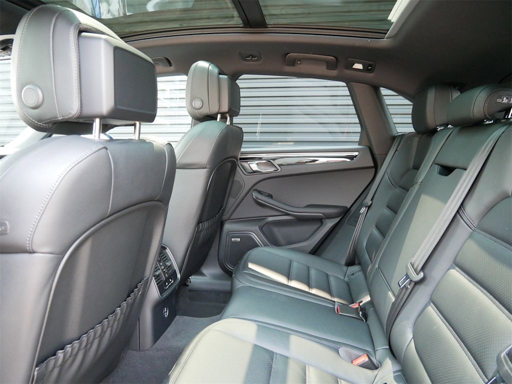 Thumbnail: 2025 Porsche Macan - 10