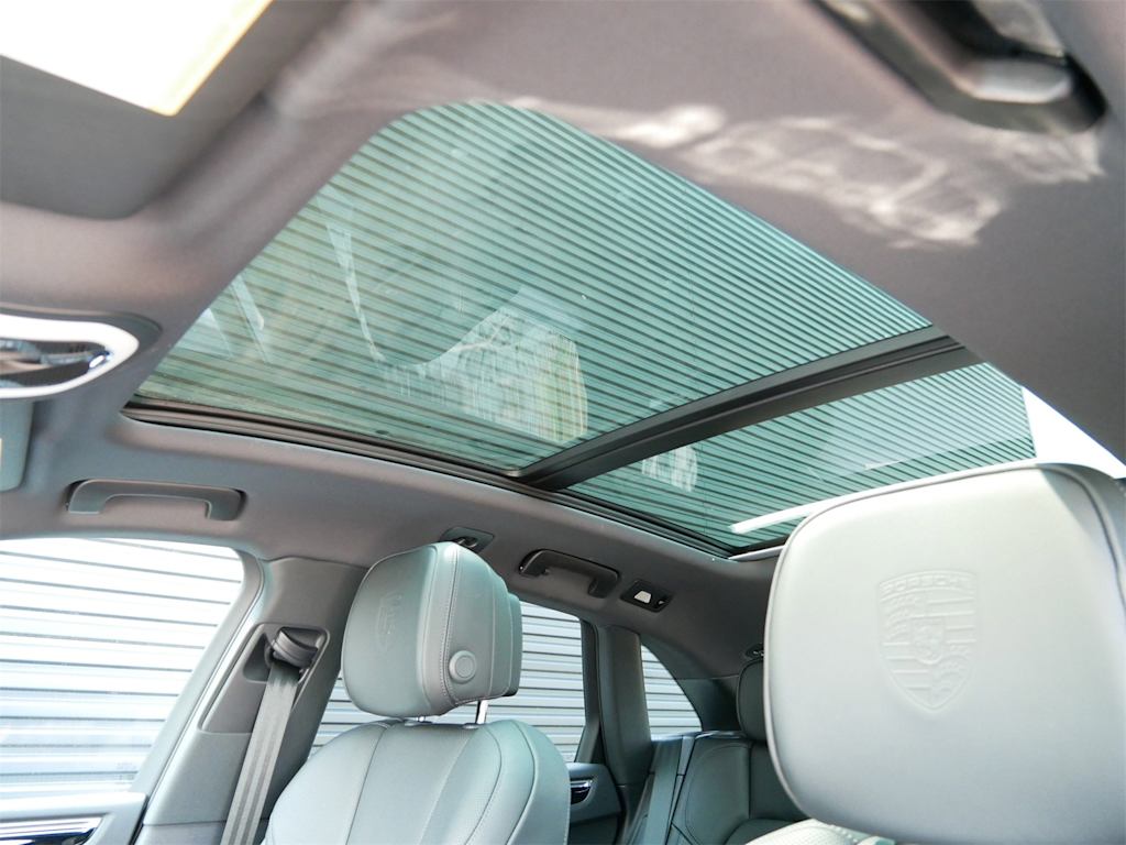 Thumbnail: 2025 Porsche Macan - 20