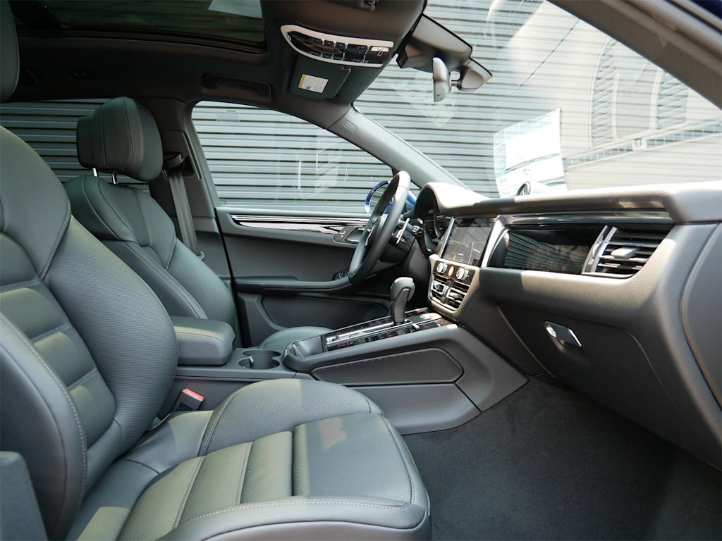 Thumbnail: 2025 Porsche Macan - 9