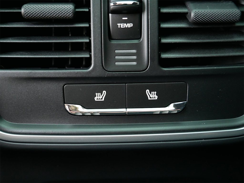 Thumbnail: 2025 Porsche Macan - 16