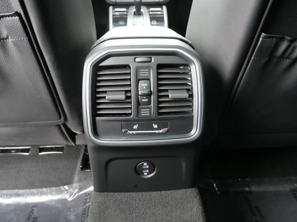 Thumbnail: 2026 Porsche Macan - 16