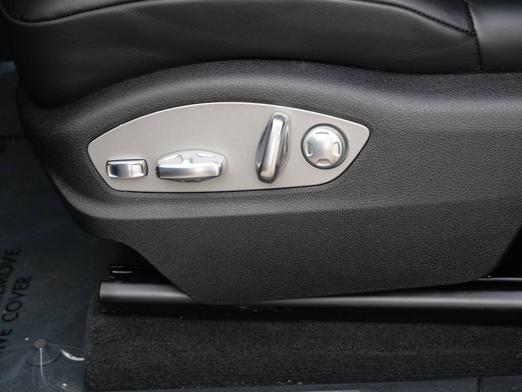 Thumbnail: 2026 Porsche Macan - 14