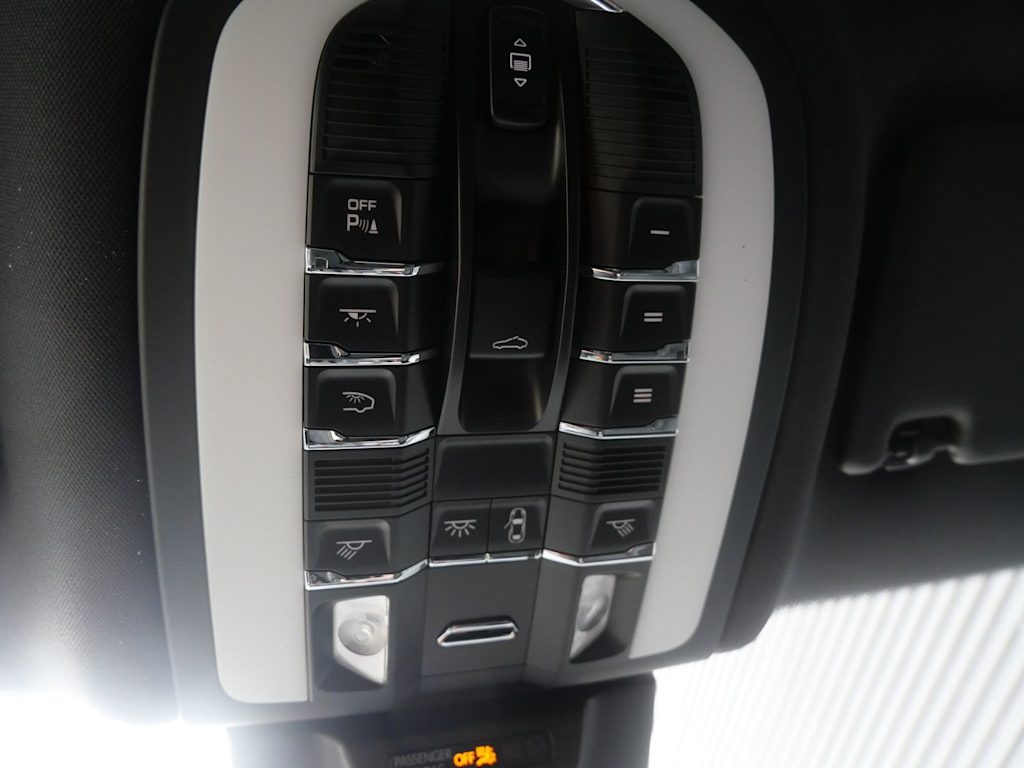 Thumbnail: 2026 Porsche Macan - 28