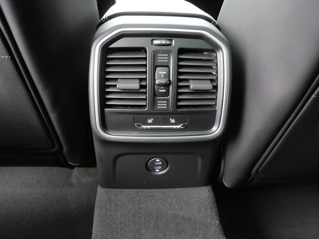 Thumbnail: 2026 Porsche Macan - 17