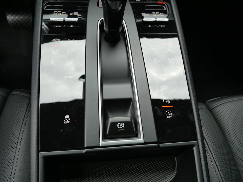 Thumbnail: 2026 Porsche Macan - 8