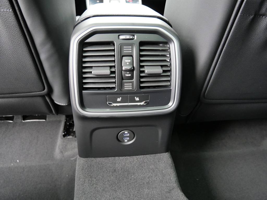 Thumbnail: 2026 Porsche Macan - 16
