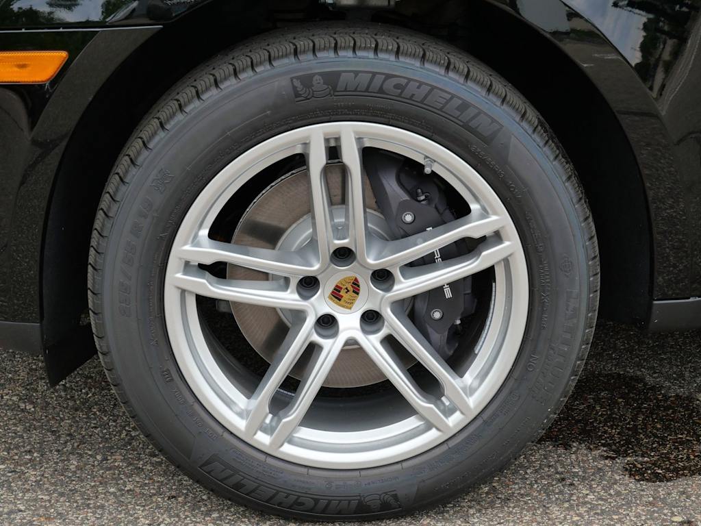 Thumbnail: 2026 Porsche Macan - 4