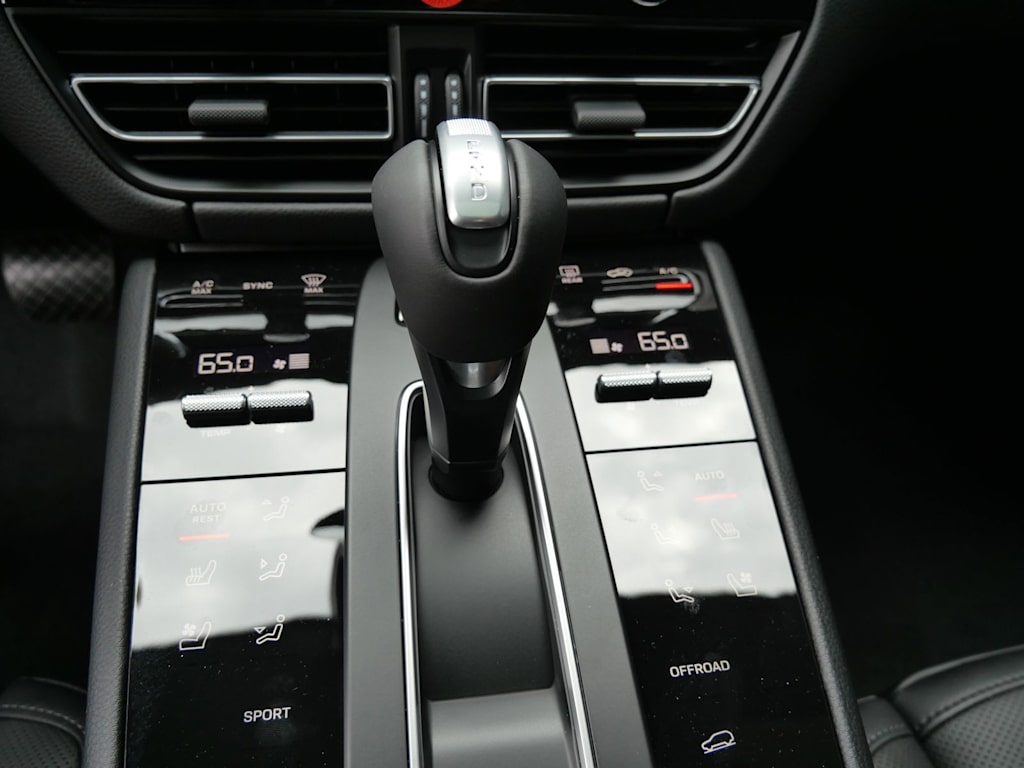 Thumbnail: 2026 Porsche Macan - 19