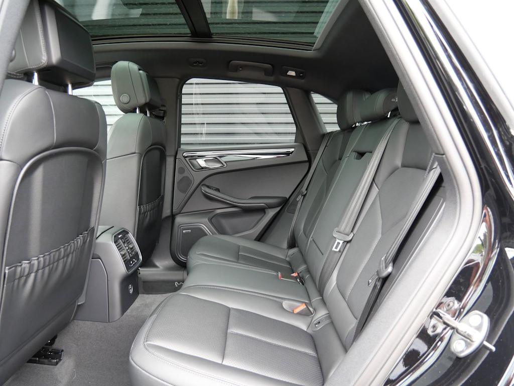 Thumbnail: 2026 Porsche Macan - 6